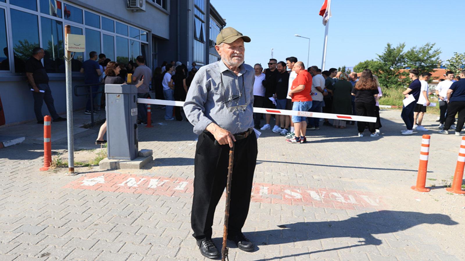 81 yaşındaki dede 8. kez YKS sınavına girdi