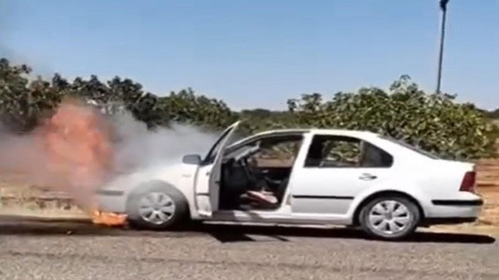 Nizip'te seyir halindeki otomobil alev aldı, kullanılamaz hale geldi!