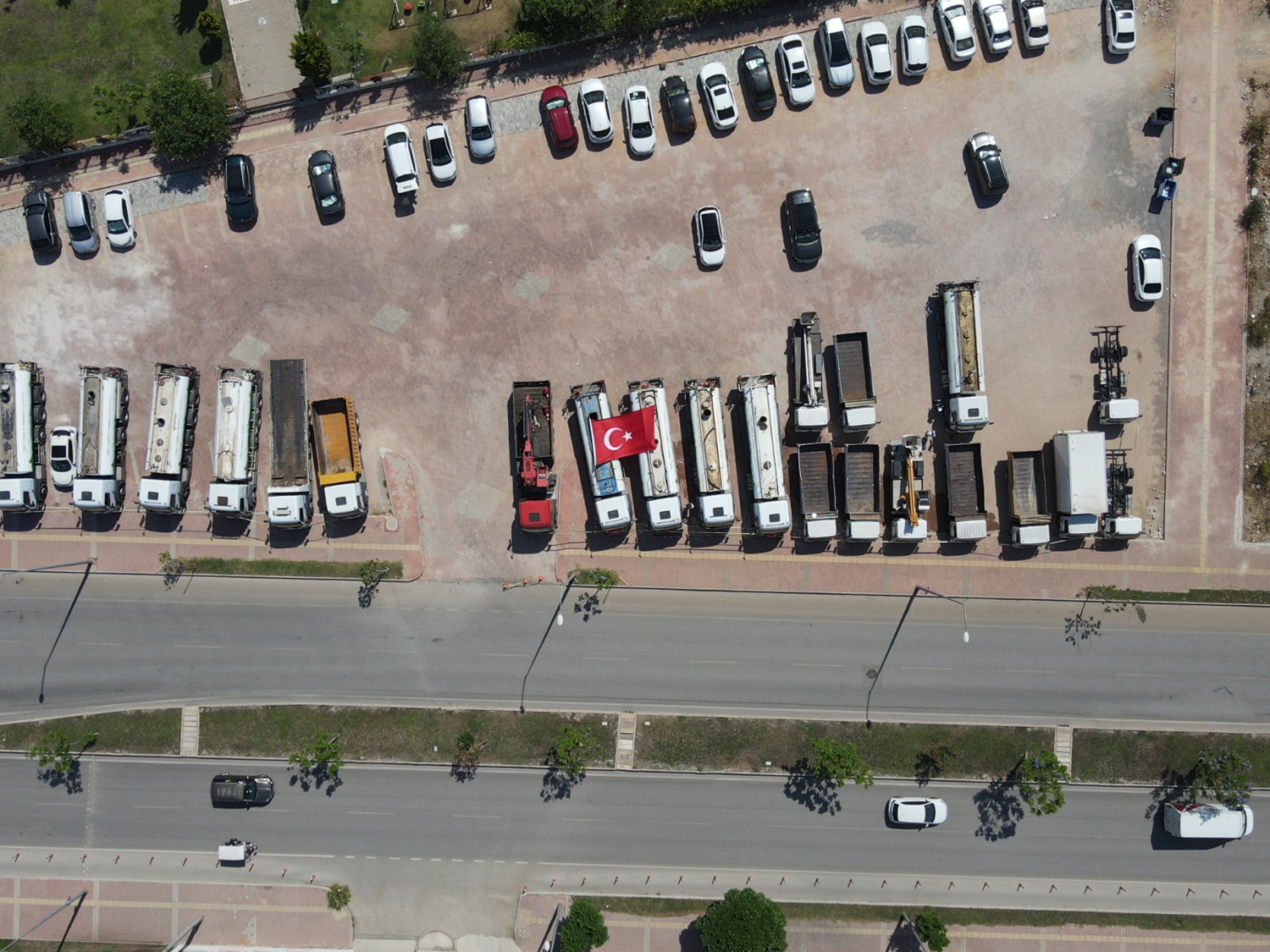 Antalya'da sahte belge ile araç tescil ettiren 4 şüpheli yakalandı