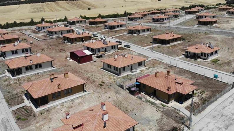 Devletimiz evlerimizi yaptı! Depremin ardından sıcak yuvalarına kavuşmanın mutluluğu