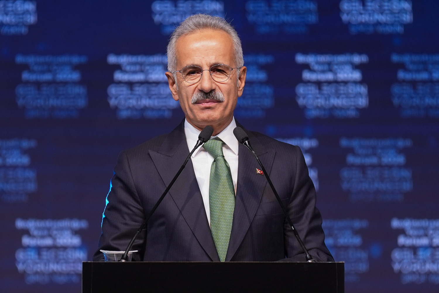 Bakan Uraloğlu: İran dışındaki hava sahaları uçuşa açıldı