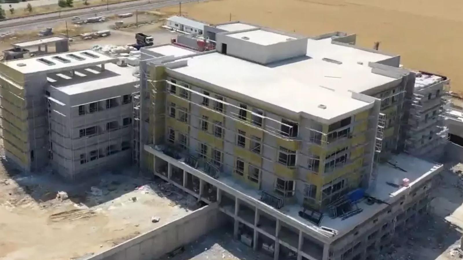 Özgür Özel 'çukur' dedi, yüzde 70'i tamamlanan hastane çıktı