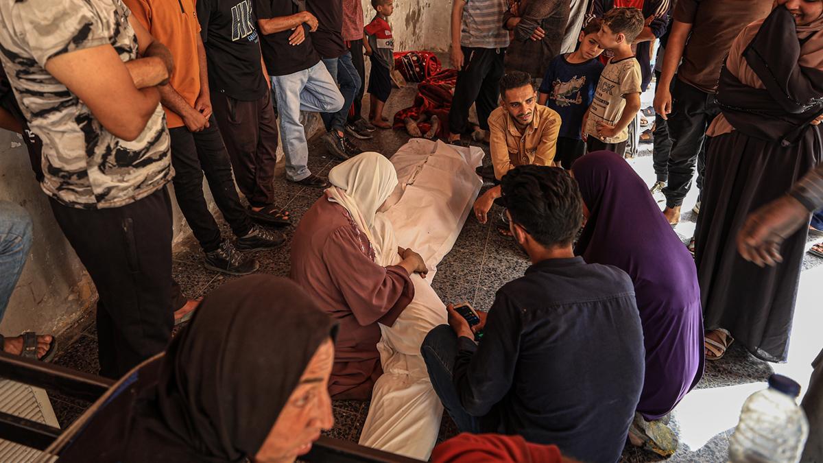 Gazze'de yardım bekleyen sivillere bomba yağdı! Bu kez hedef çadırlar ve okullar