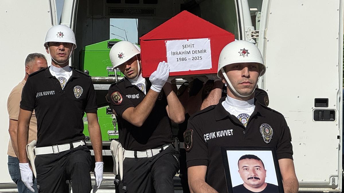Şehit orman işçisi son yolculuğuna uğurlandı: Sevenleri gözyaşlarına hakim olamadı