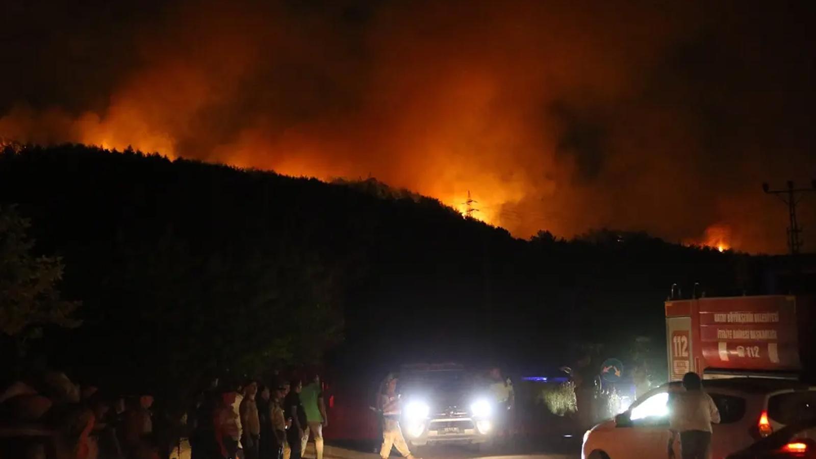 Hatay Dörtyol'da orman yangını: Alevler yerleşim yerlerine yaklaştı