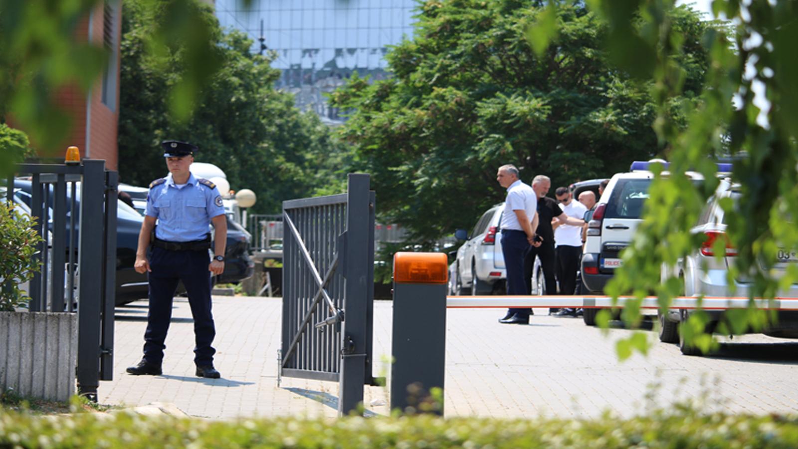 Kosova Meclisi'nde bomba ihbarı