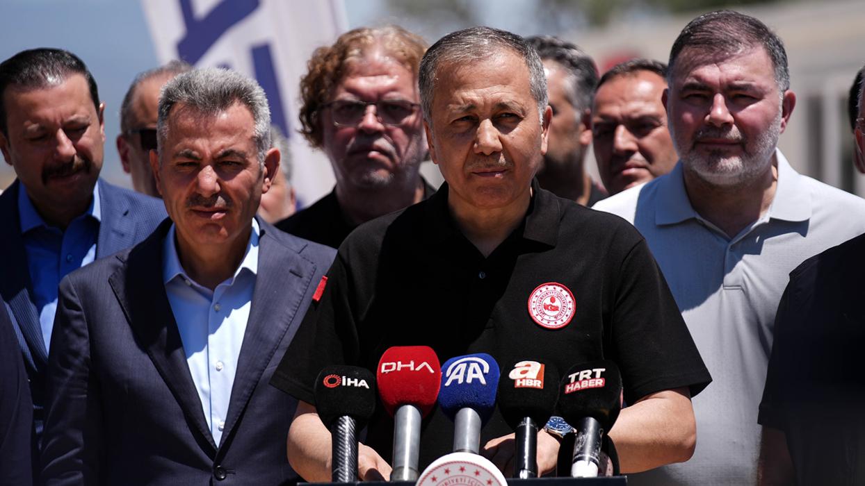 "İzmir'de 228 konut ağır hasarlı" Bakan Yerlikaya: Yangınlarda hasar tespitlerini yaptık