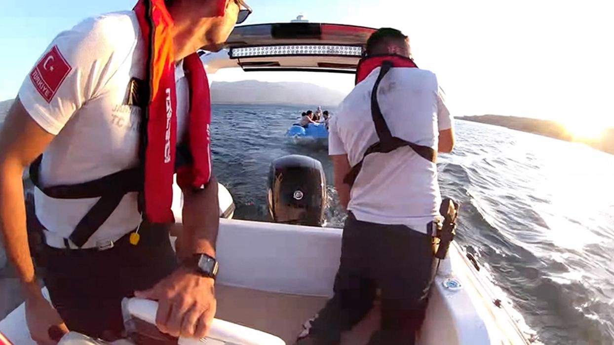 Sapanca Gölü'nde mahsur kalan 17 kişi kurtarıldı