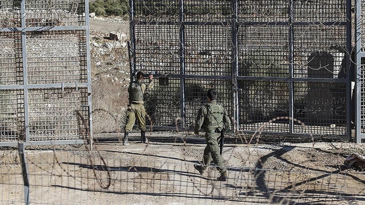 İsrail, Suriye'nin güneyinde 10 askeri üsle işgali sürdürüyor