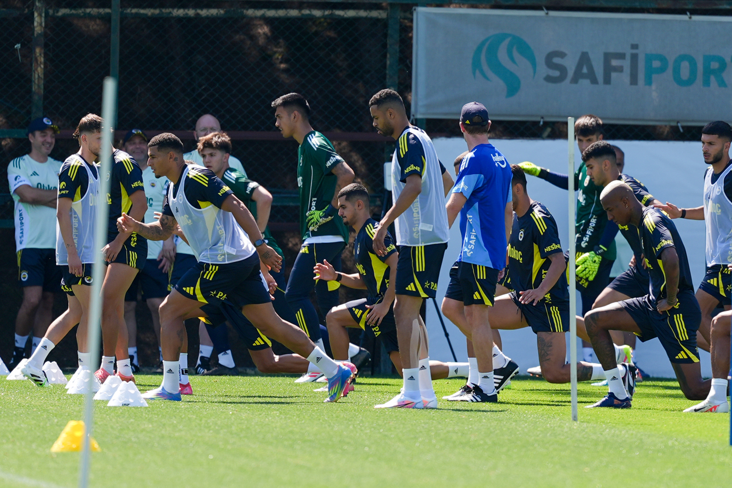 Fenerbahçe Trendyol Süper Lig'de 2025-2026 sezonu hazırlıklarına başladı