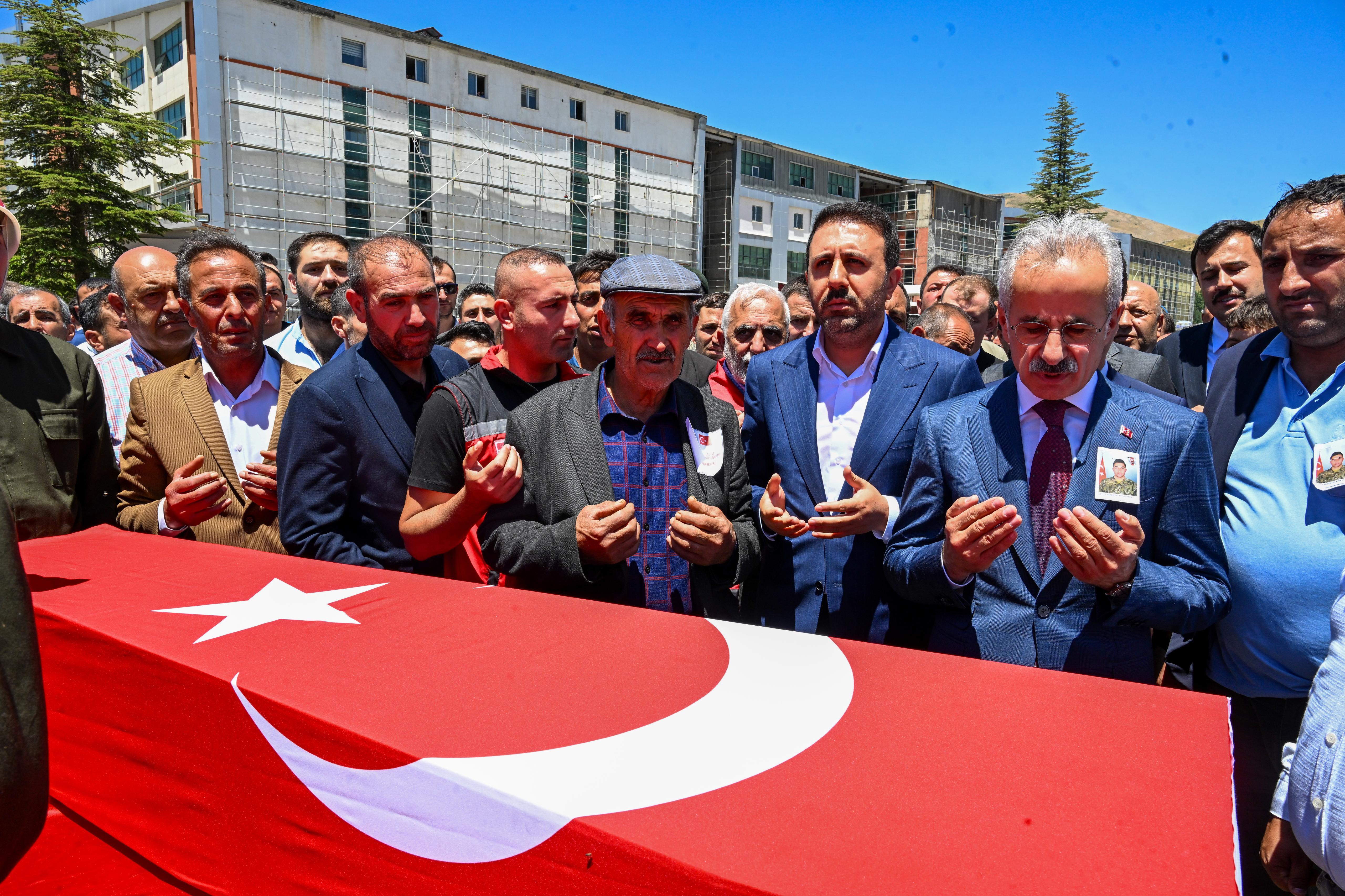Şehidimize son görev! Bakan Uraloğlu: Milletimize başsağlığı diliyorum