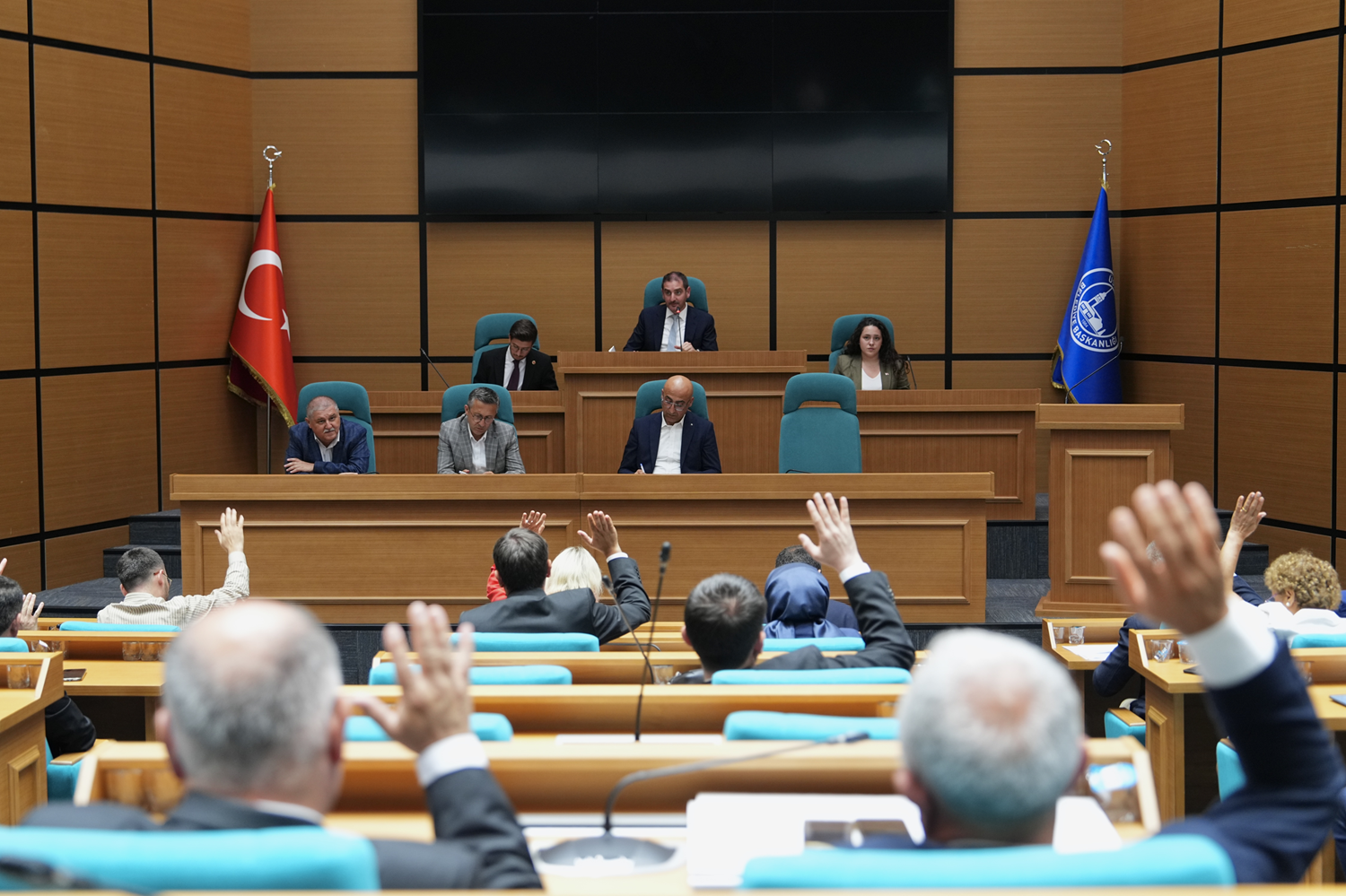 AK Parti Grup Sözcüsü Taylan: Üsküdar Belediye Meclisi'nde fahiş fiyat artışları!