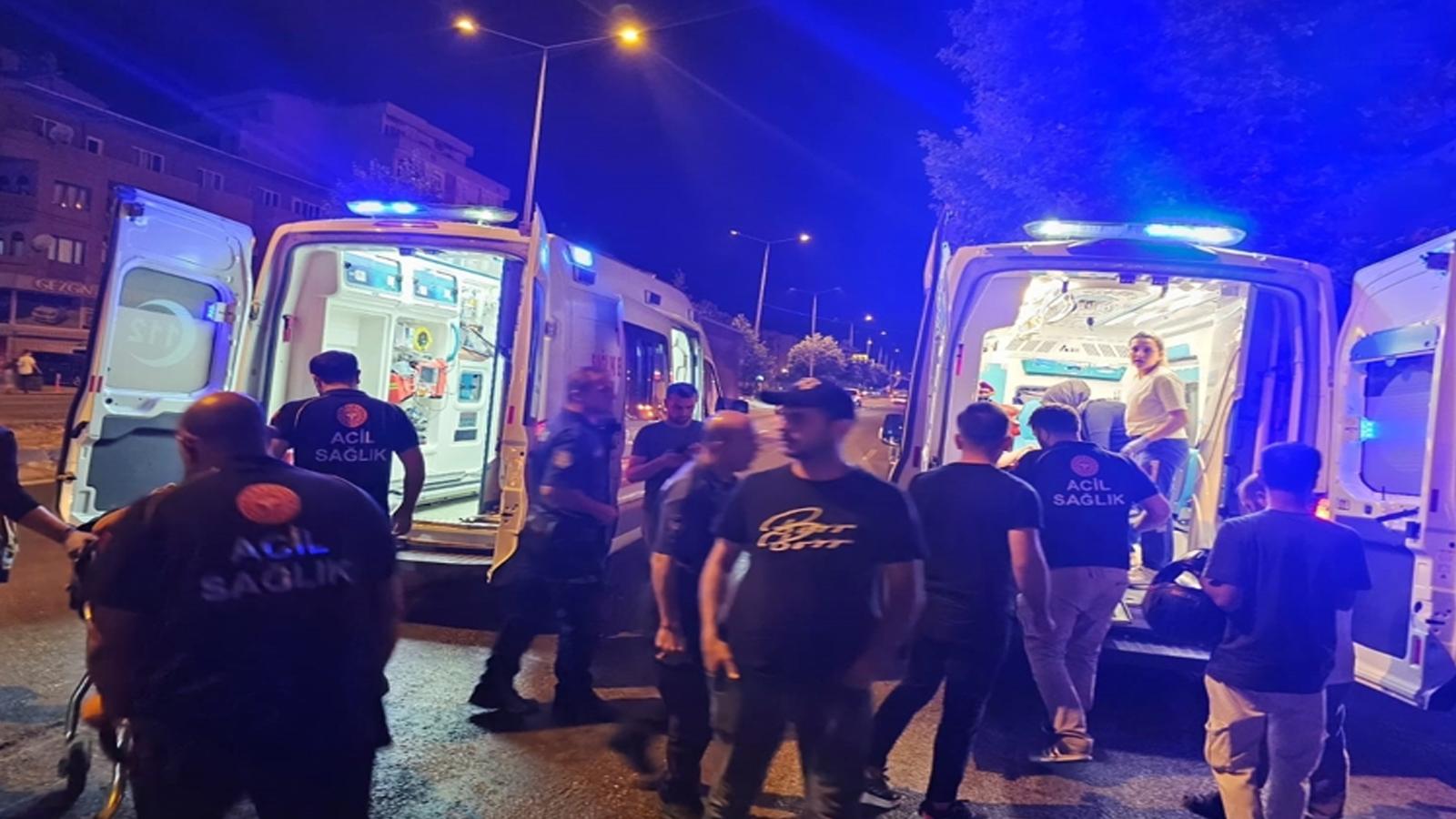 Orhangazi'de motosiklet tıra çarptı: 2 yaralı