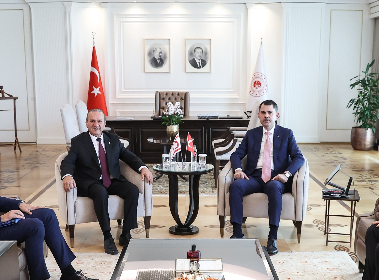 Türkiye ile KKTC arasında ortak adım: Bakan Kurum Ataoğlu ile görüştü
