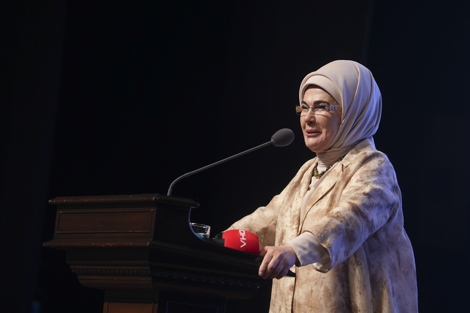 Emine Erdoğan: Srebrenitsa Soykırımında hayatını kaybedenlere rahmet ve ailelerine başsağlığı