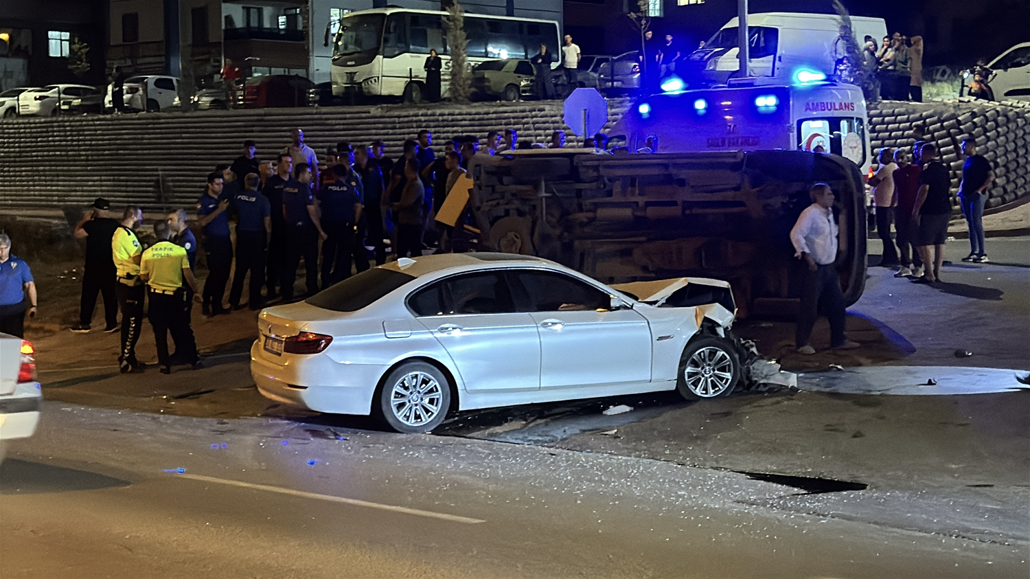 Kayseri'de otomobil ile minibüsün çarpıştığı kazada 9 kişi yaralandı