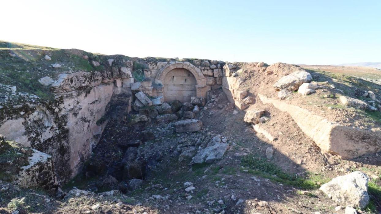 Şanlıurfa'da anıt mezar kalıntısı bulundu