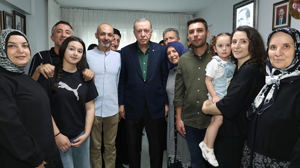 15 Temmuz darbe girişimi ve milletin zaferi... Cumhurbaşkanı Erdoğan şehit ailelerini ziyaret etti