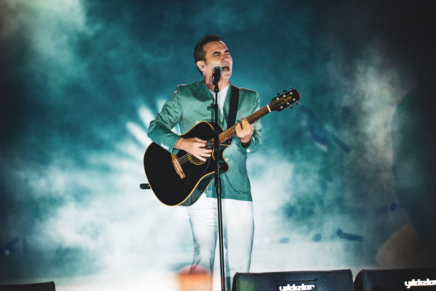 Ferhat Göçer Van Kültür Yolu Festivali'nde sahneye çıktı!