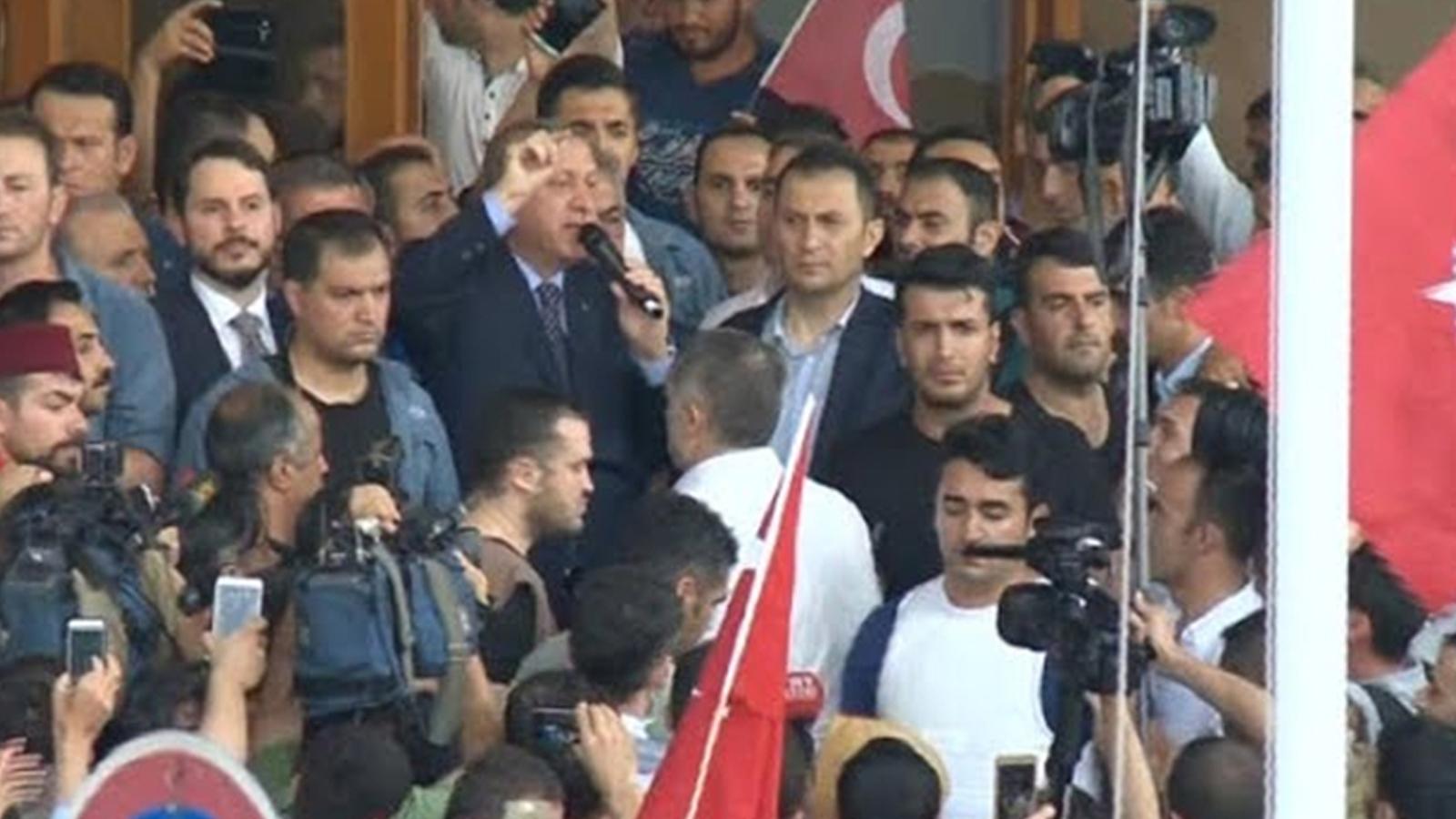 Milyonlar hainlere geçit vermedi... Başkan Erdoğan'ın çağrısıyla sokağa döküldüler