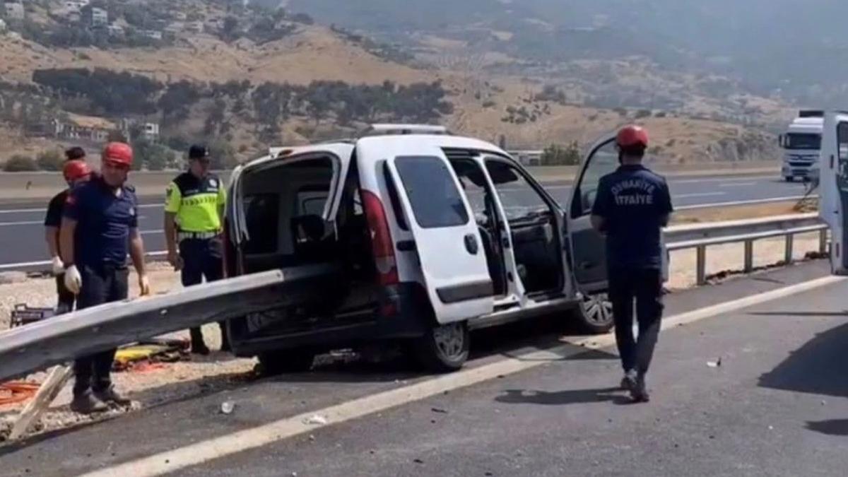 Osmaniye'de hafif ticari araç bariyerlere ok gibi saplandı 2 yaralı