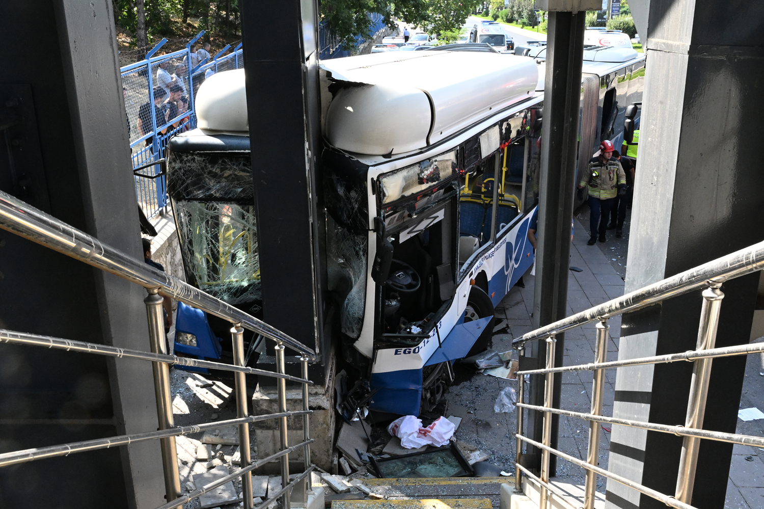 Ankara'nın Keçiören ilçesinde zincirleme kaza: 20 Yaralı