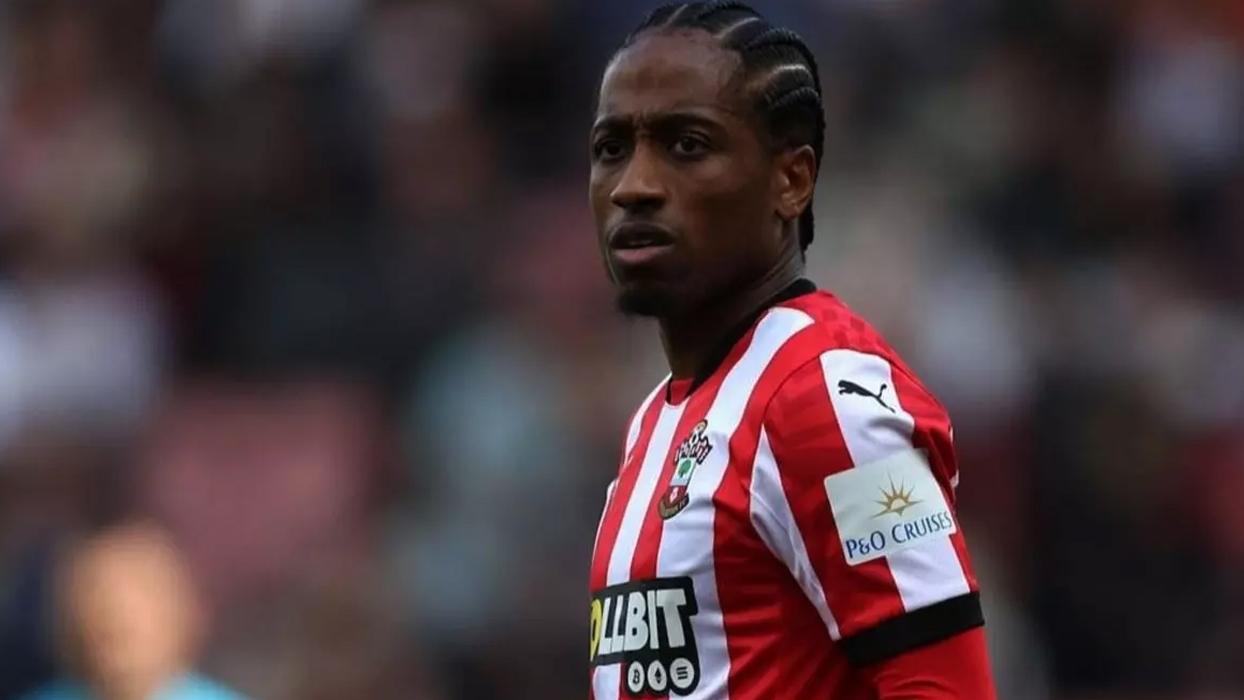Beşiktaş duyurdu! Kyle Walker-Peters'ın İstanbul'a gelişi ertelendi