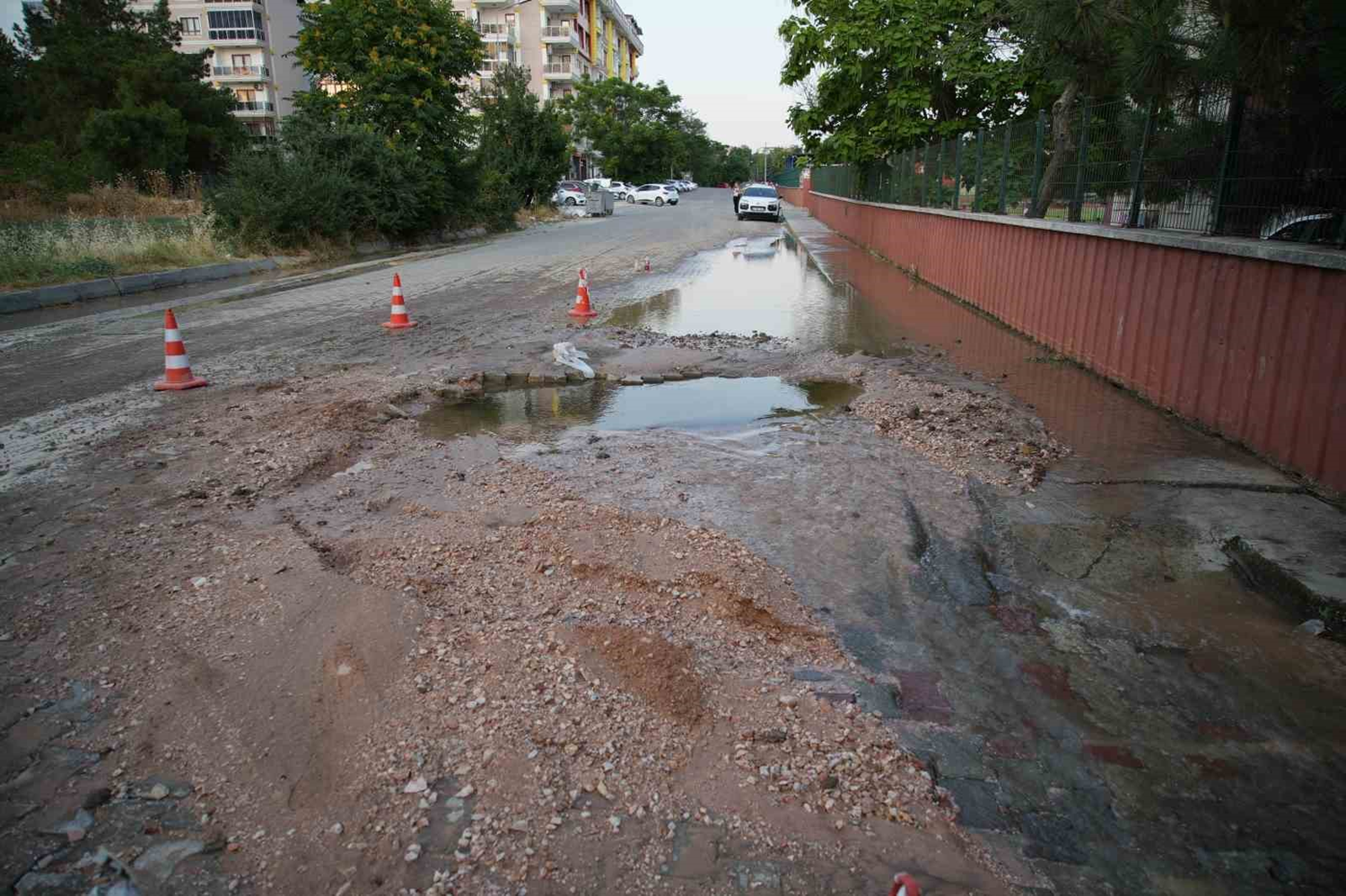 CHP'li belediyede altyapı çilesi! Cadde göle döndü, vatandaş isyanda