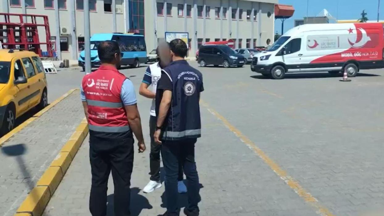 32 göçmen kaçakçısı ve 572 düzensiz göçmen yakalandı