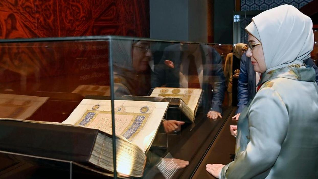 Emine Erdoğan 'Anadolu Selçukluları Sergisi'ni ziyaret etti