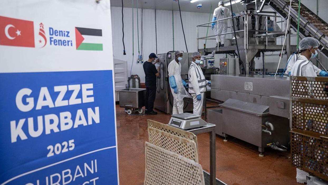 Deniz Feneri Derneği, kurbanlıkları Dubai'de konserve haline getirip Gazze'ye gönderiyor