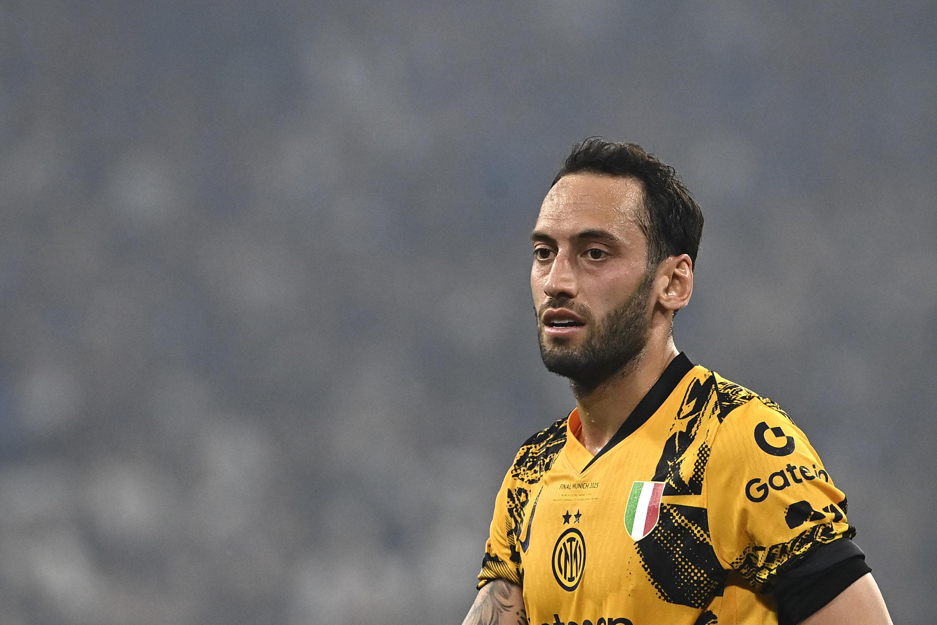 Fenerbahçe'nin transfer adayı Hakan Çalhanoğlu İstanbul'da!