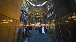 Ayasofya-i Kebir Camii ibadete açıldığı günden bu yana yaklaşık 40 milyon ziyaretçiyle rekor kırdı