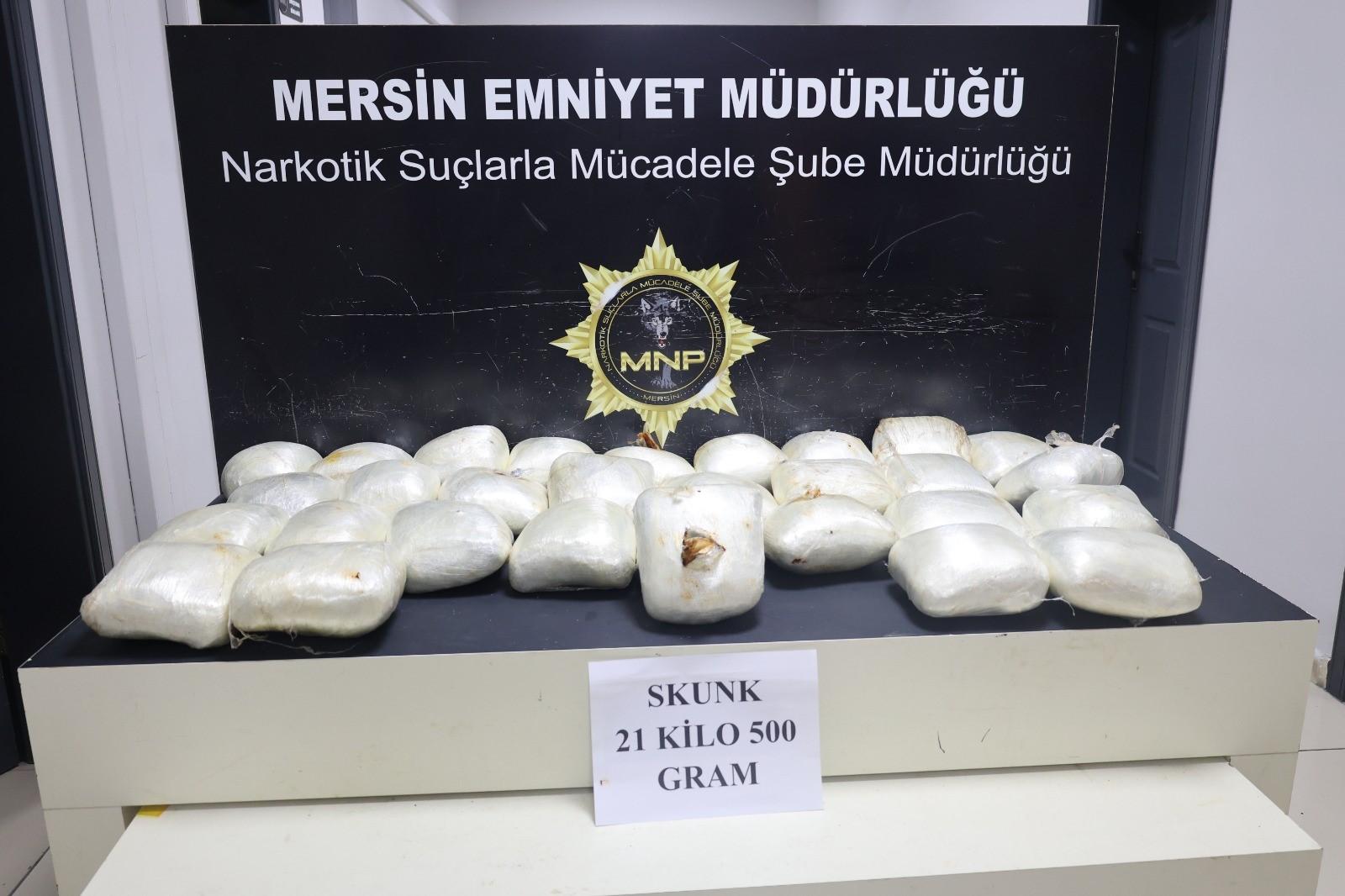 Mersin'de yakıt tankerine zulalanmış 21.5 kilo skunk ele geçirildi