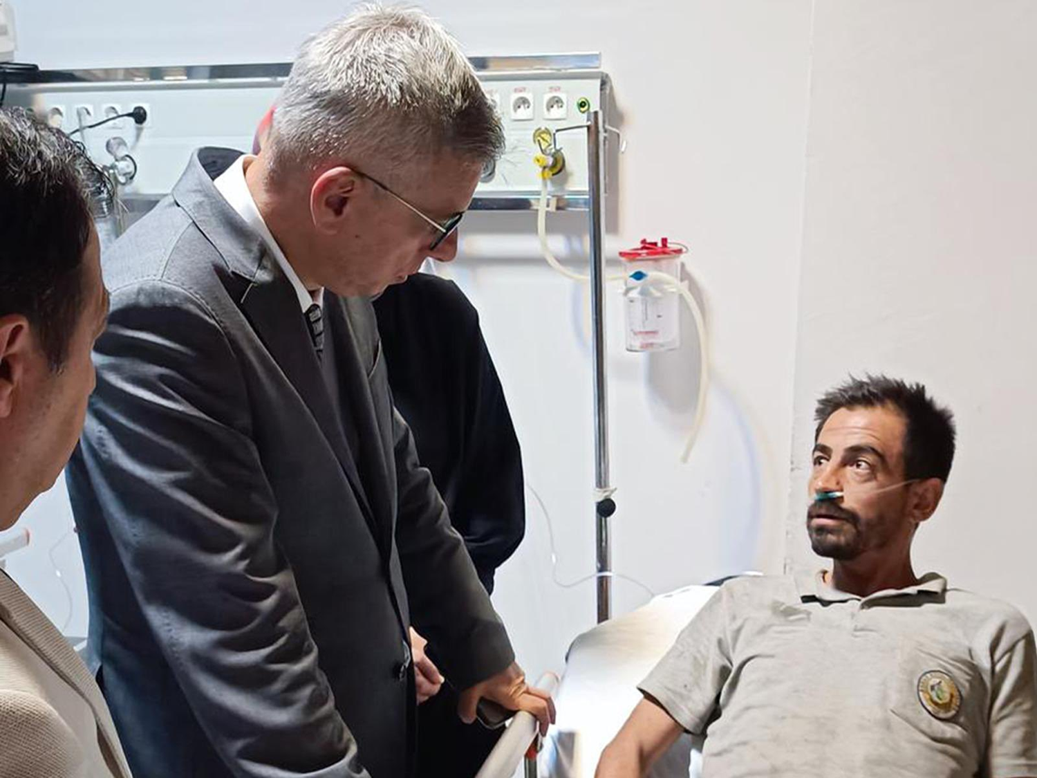 Bakan Memişoğlu, Eskişehir'deki orman yangınında yaralanan orman işçilerini ziyaret etti