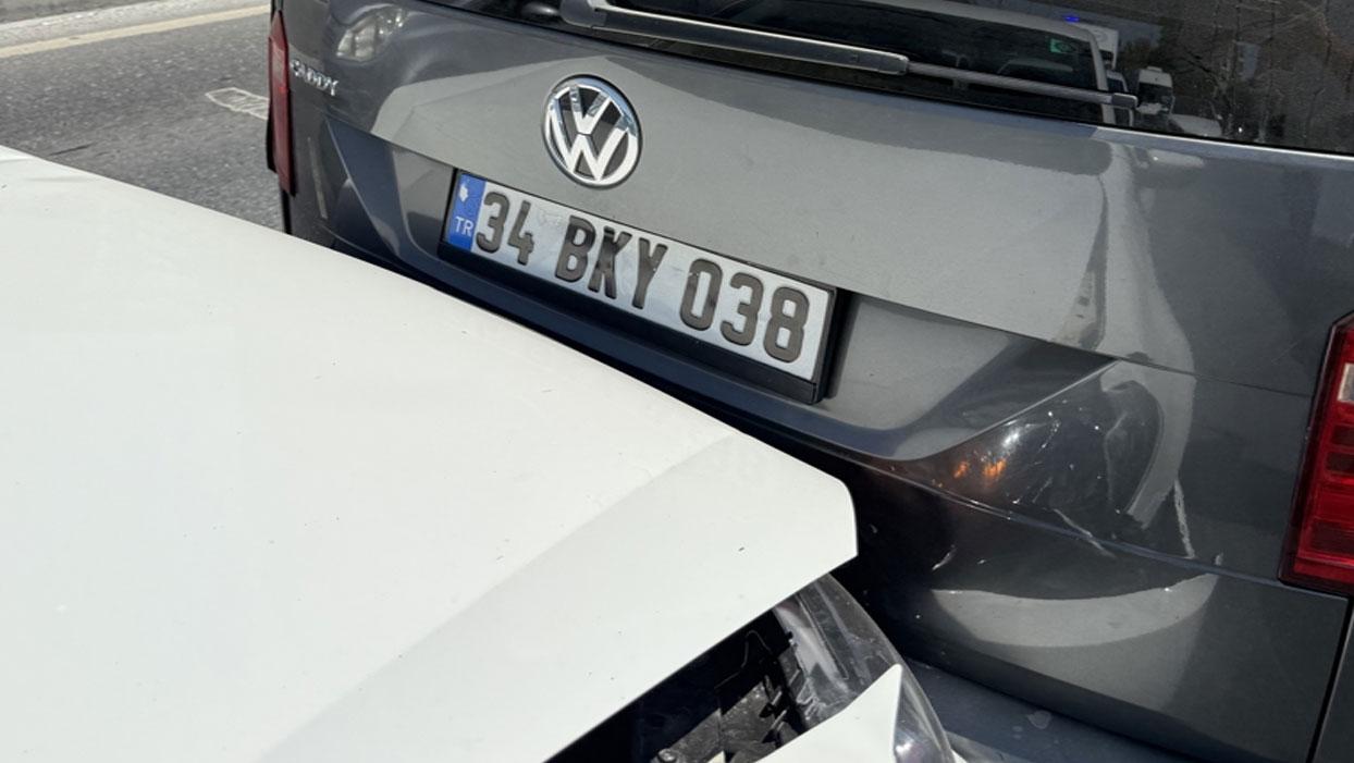 E-5'te kamyondan düşen çöp torbası zincirleme kazaya yol açtı