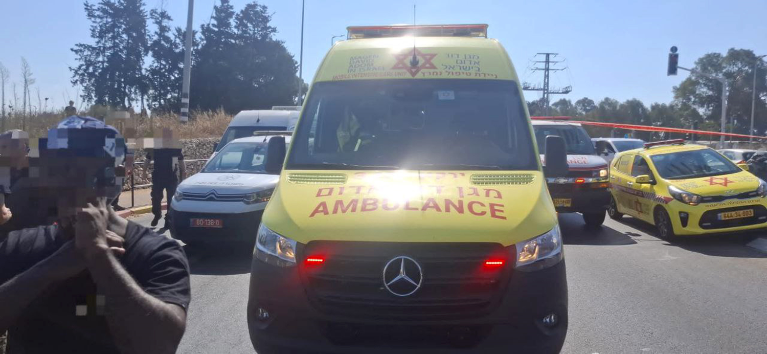 Netanya'da otobüs durağına dalan sürücü kaçtı: 8 Yaralı