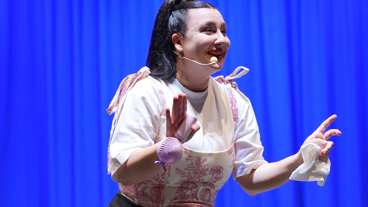 Yasemin Sakallıoğlu sıcaktan resmen eridi! 3 kilo verdi