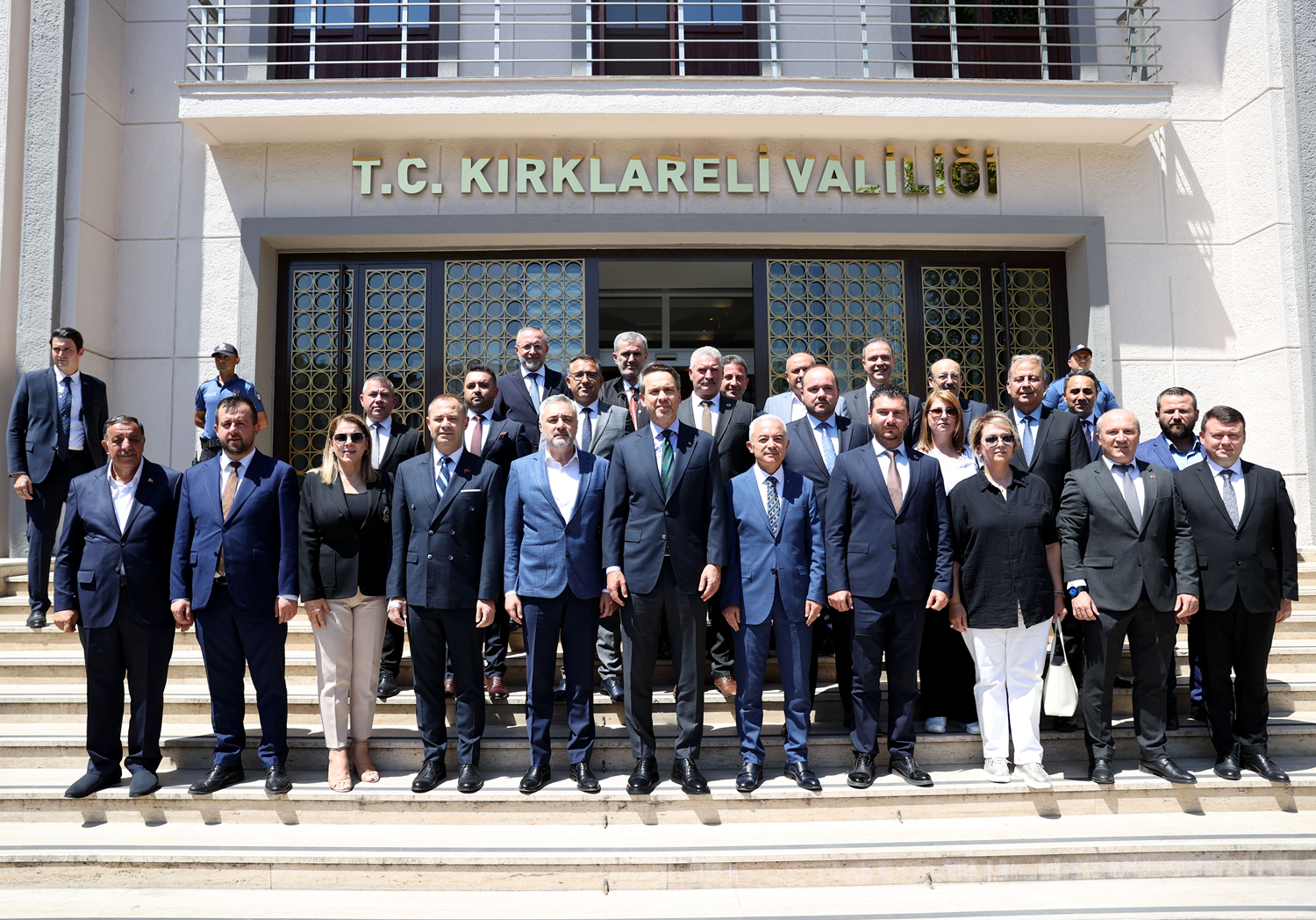 Enerji Bakanı Bayraktar, Kırklareli Valiliği'ni ziyaret etti