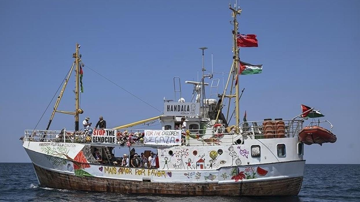 İsrail'in uluslararası sularda alıkoyduğu Hanzala gemisindeki aktivistler, Aşdod Limanı'na ulaştı