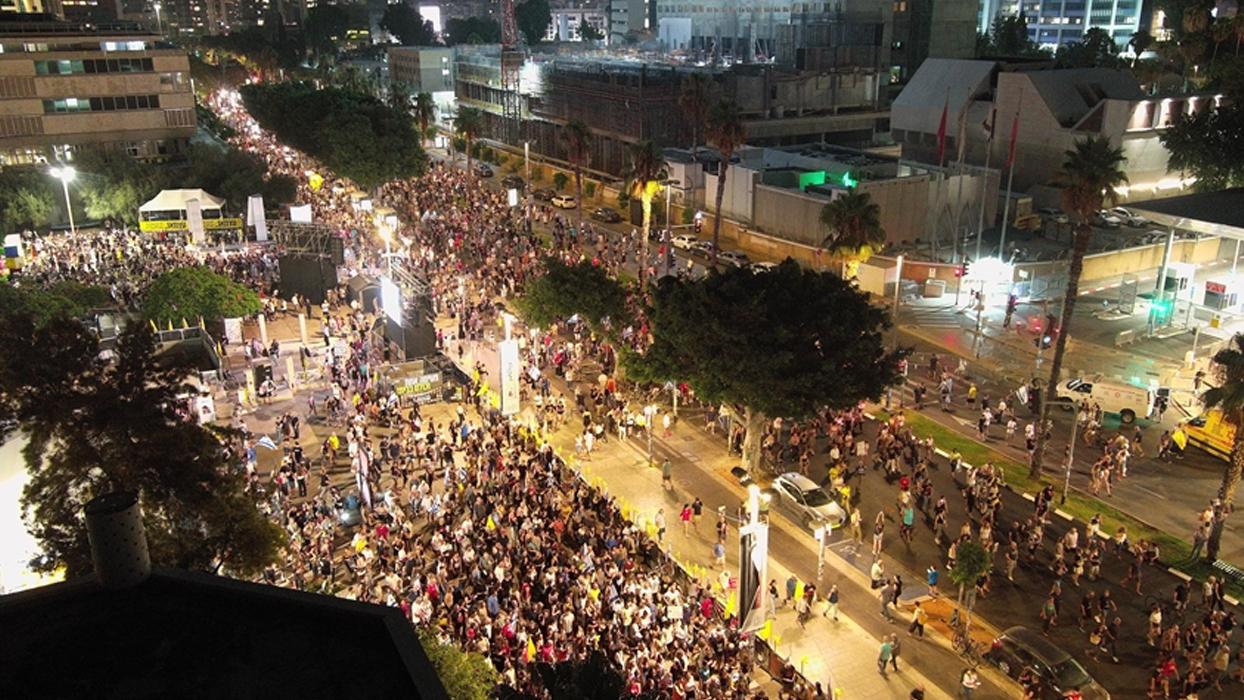 Tel Aviv'de binlerce kişi, Gazze'deki esirler için gösteri düzenledi
