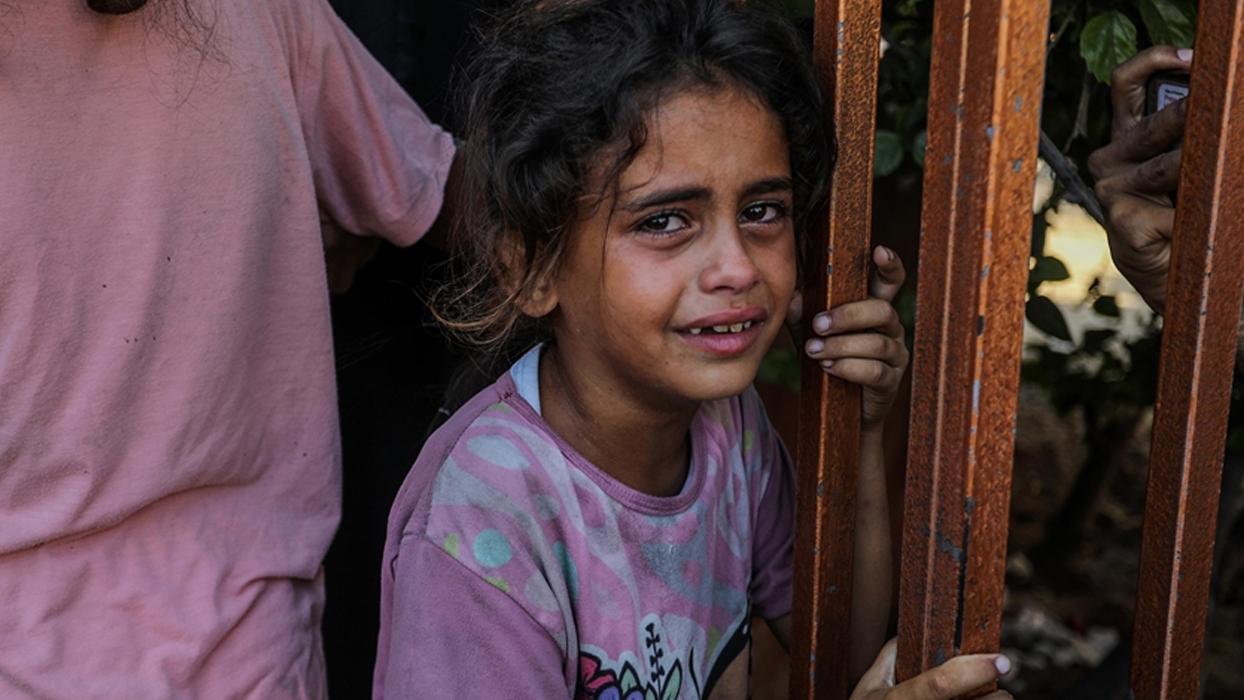 Katil İsrail'in Gazze saldırılarında 12'si çocuk 40 Filistinli şehit oldu