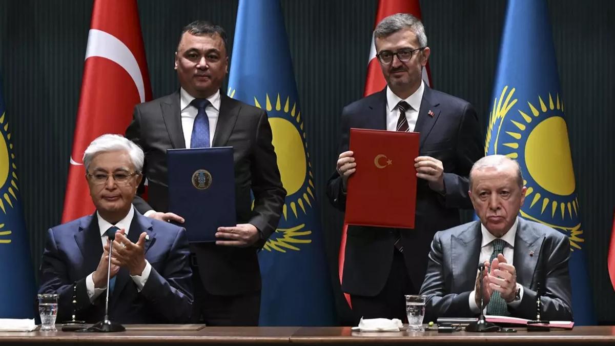Türkiye ve Kazakistan'dan medya diplomasisi! İletişim Başkanı Duran'dan imzalanan anlaşmaya ilişkin açıklama
