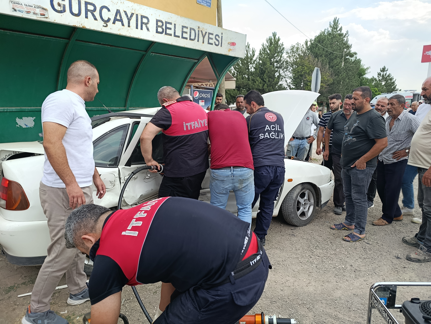 Sivas'ta iki otomobilin çarpışması sonucu 5 kişi yaralandı