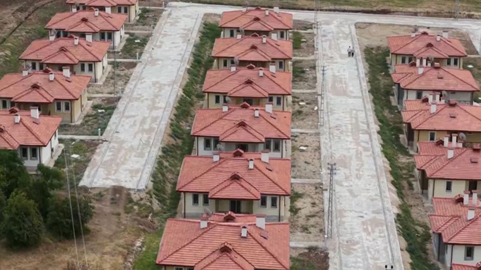27 köy evi Sumbas'ta depremzedelere teslim edildi
