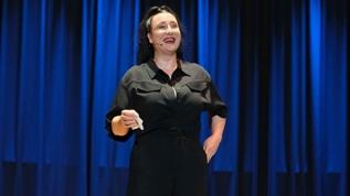 Yasemin Sakallıoğlu yangın felaketleri için TEMA Vakfı'na 1000 fidan bağışladı