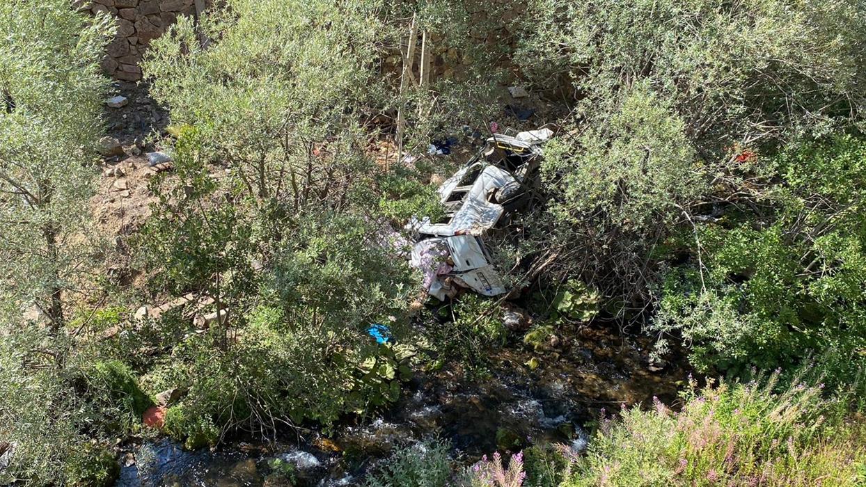 Sivas'ta tarım işçilerini taşıyan minibüs uçurumdan yuvarlandı: 3 ölü, 18 yaralı