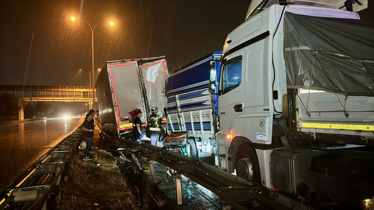 Kocaeli'nin Çayırova ilçesinde zincirleme trafik kazası: 1 kişi öldü