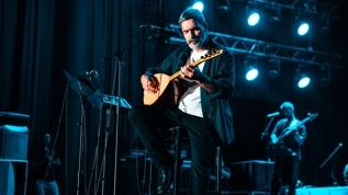 Nevşehir'de Uğur Işılak Rüzgarı esti... Kültür Yolu Festivali'nde konser verdi