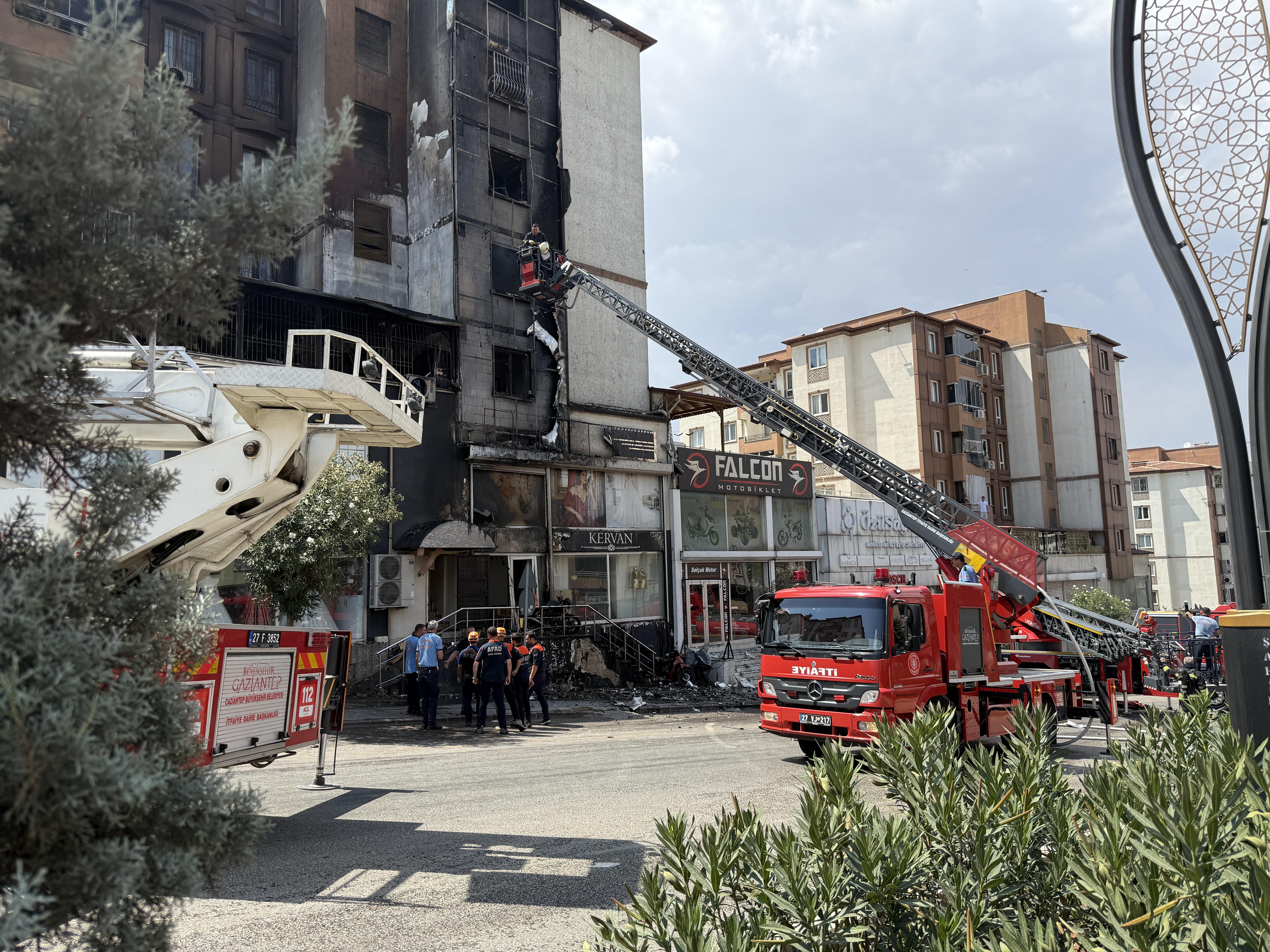 5 katlı binada yangın: Mahsur kalanlar kurtarıldı